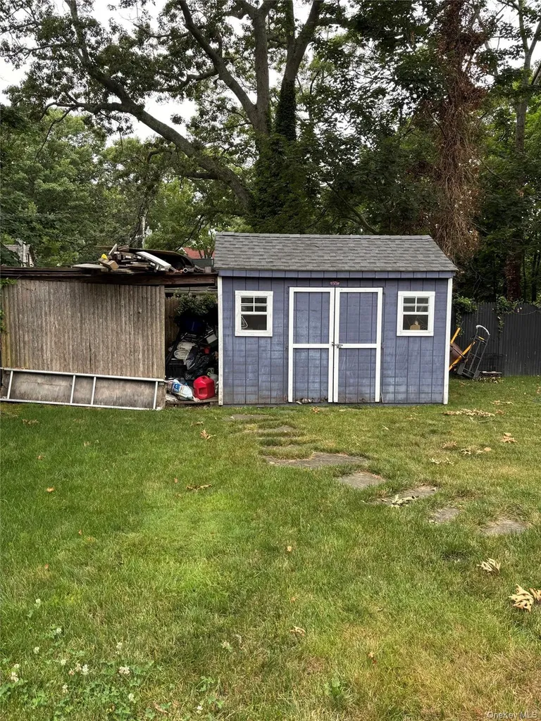 38 Vernon Avenue Mastic NY 11950
