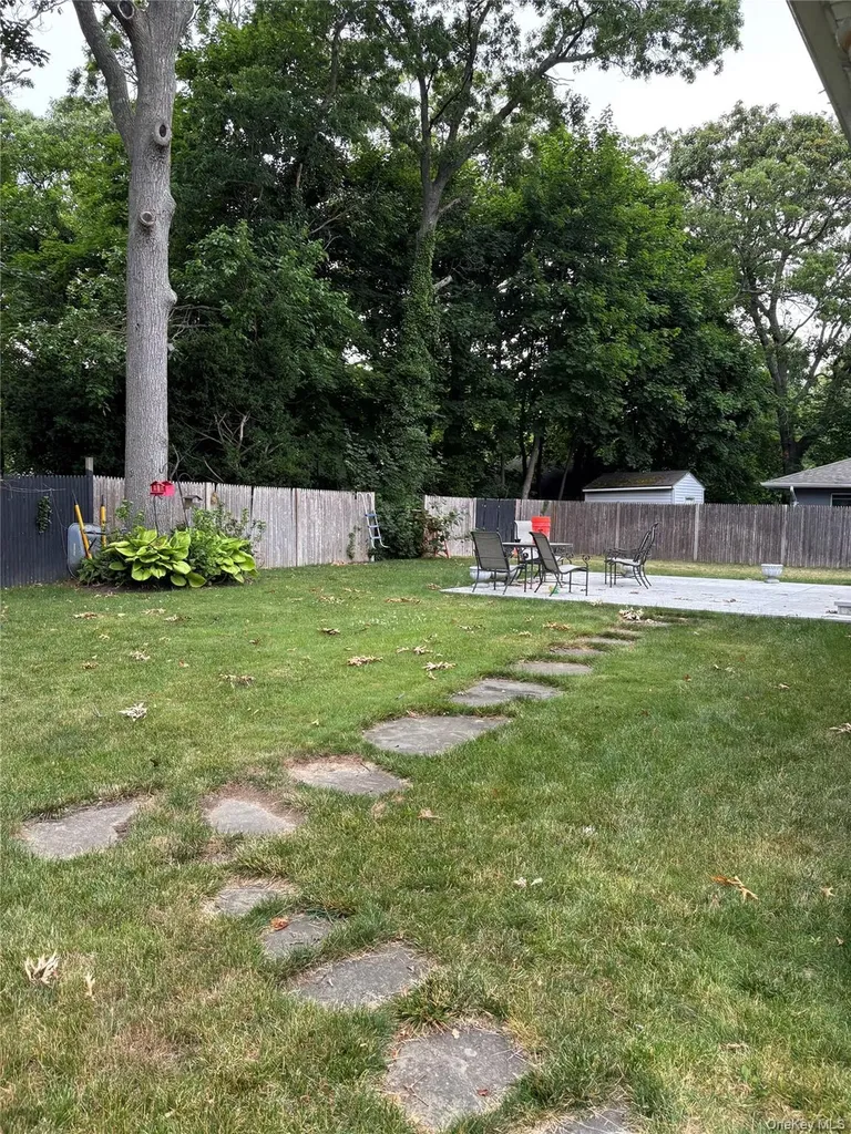 38 Vernon Avenue Mastic NY 11950