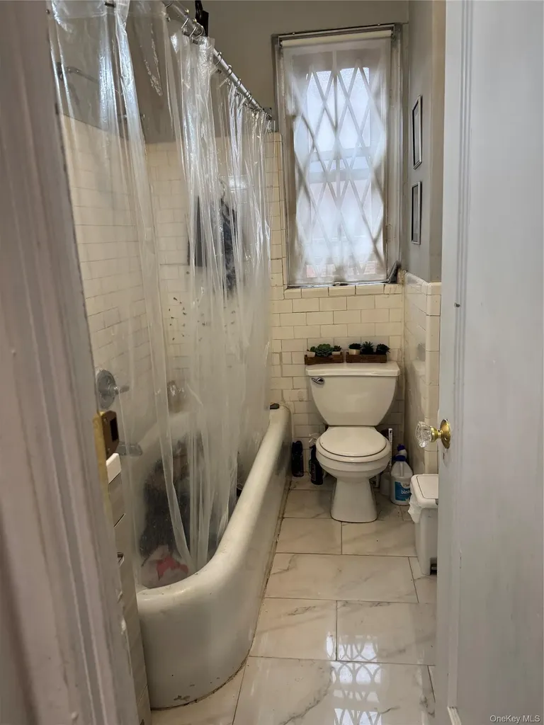 2922 Barnes Avenue Bronx NY 10467