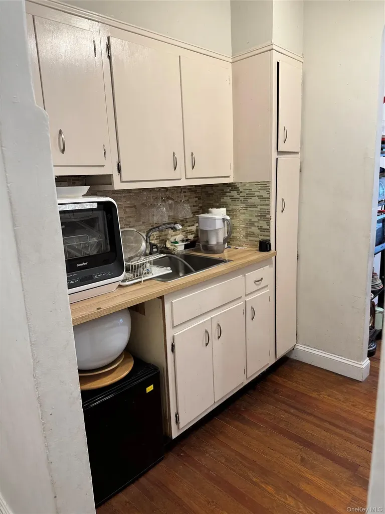 2922 Barnes Avenue Bronx NY 10467