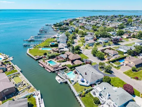 280 Bay Drive Massapequa NY 11758