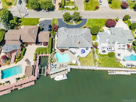 280 Bay Drive Massapequa NY 11758