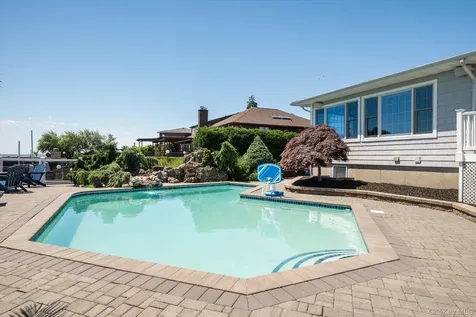 280 Bay Drive Massapequa NY 11758