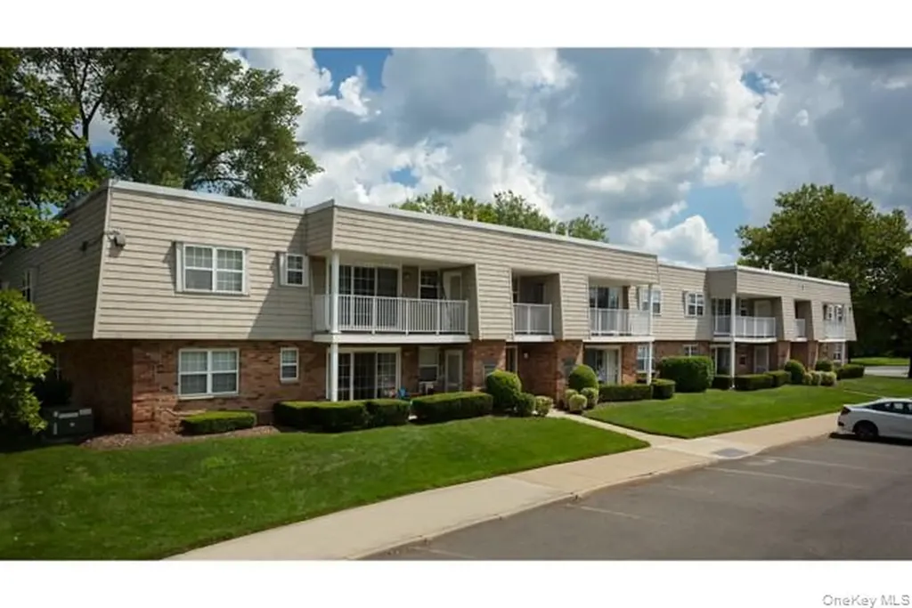 165 Westwood Drive Westbury NY 11590