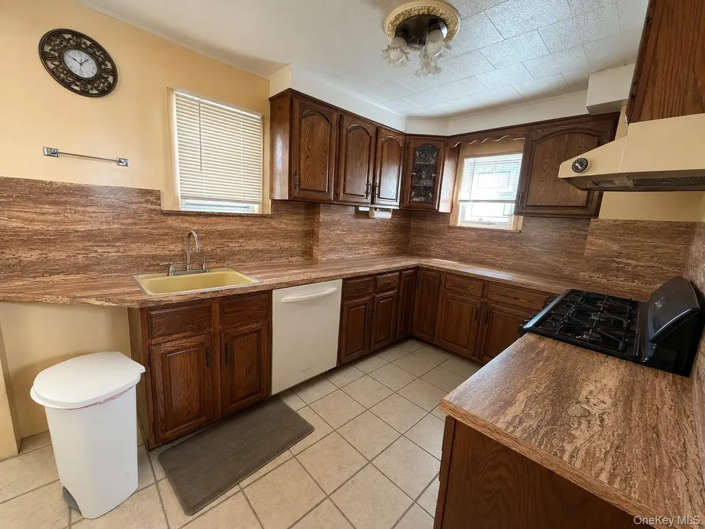 93-27 215th Place Queens Village NY 11428