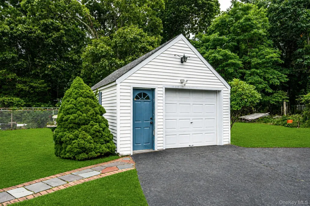 1 E Jackwill Road East Patchogue NY 11772
