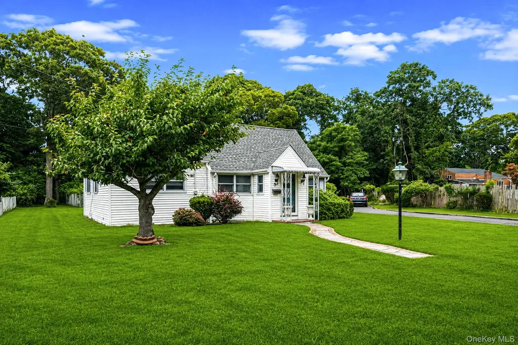 1 E Jackwill Road East Patchogue NY 11772