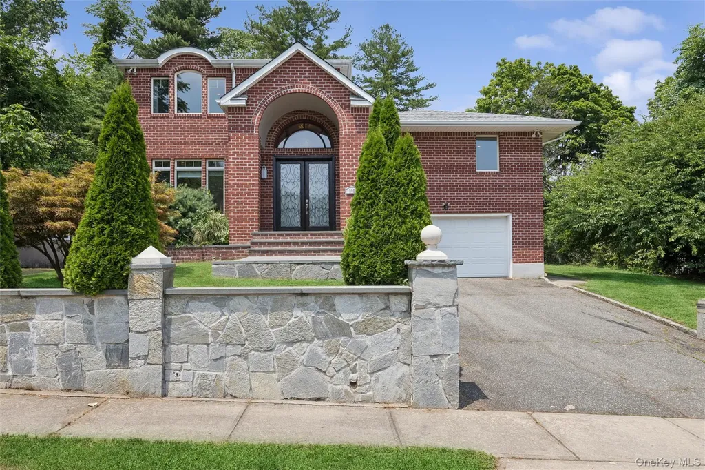 300 Ellen Place Jericho NY 11753
