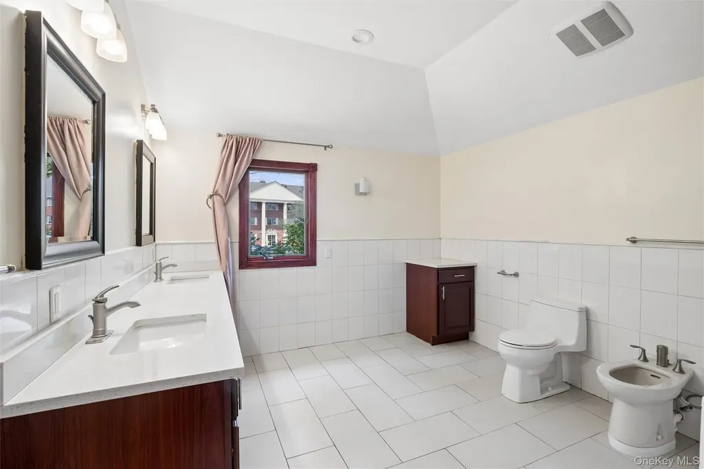 300 Ellen Place Jericho NY 11753