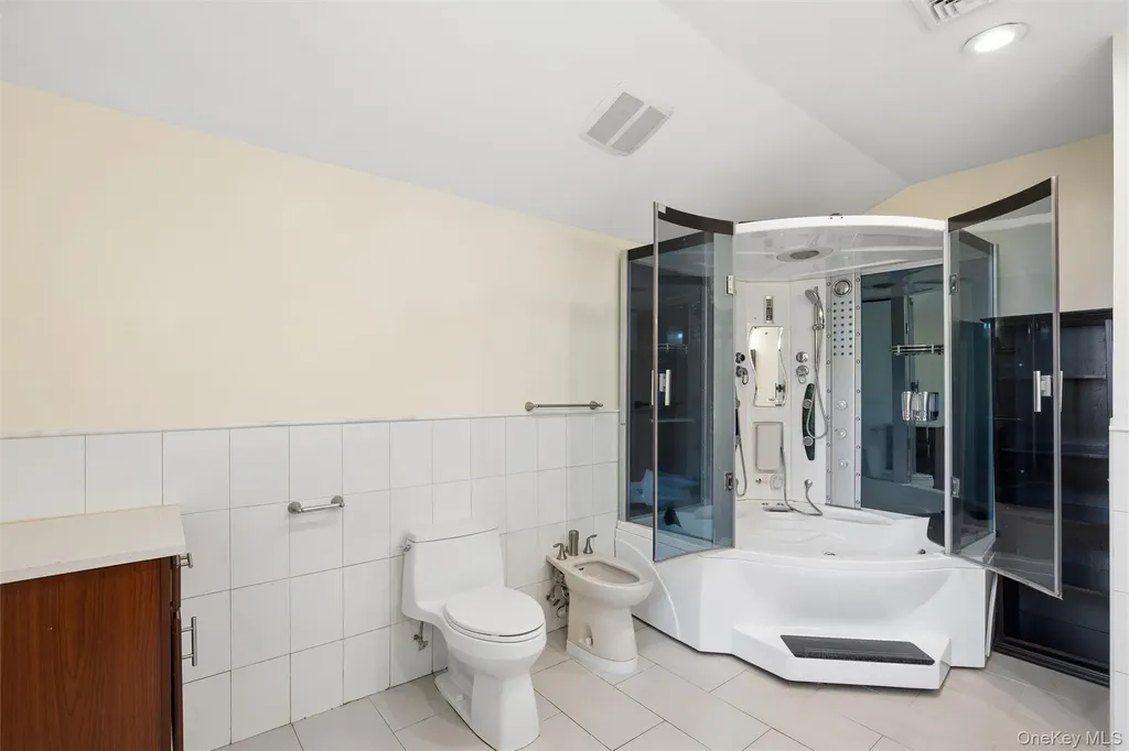 300 Ellen Place Jericho NY 11753