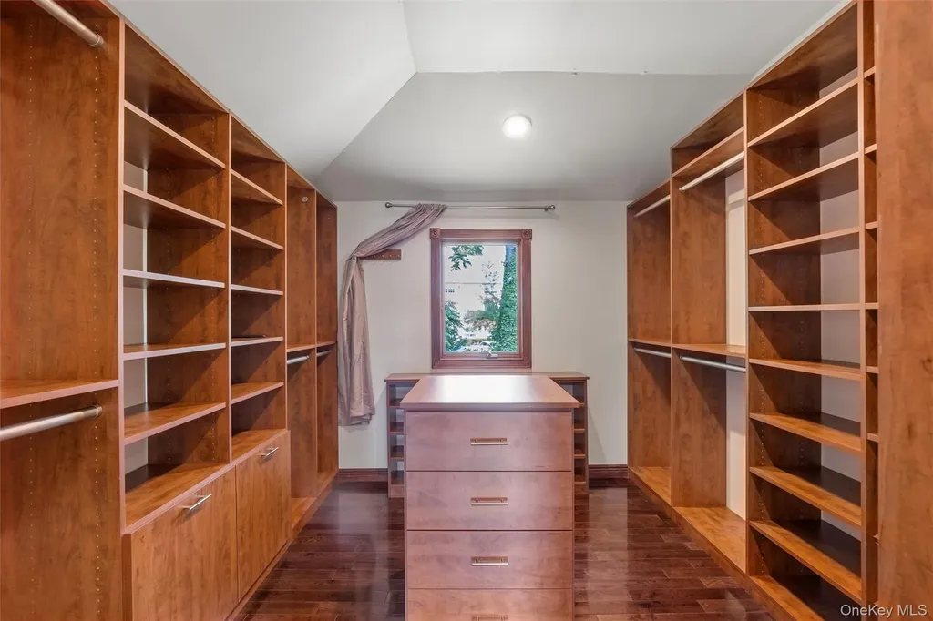 300 Ellen Place Jericho NY 11753