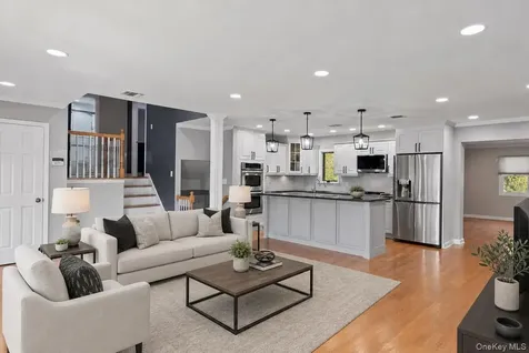 30 Deborah Road Syosset NY 11791