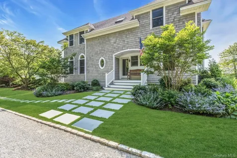 56 S Country Road Westhampton NY 11977