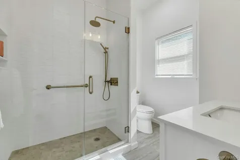 56 S Country Road Westhampton NY 11977