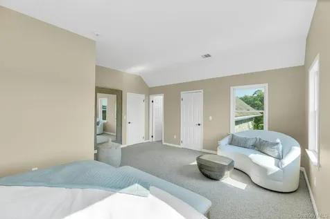 56 S Country Road Westhampton NY 11977