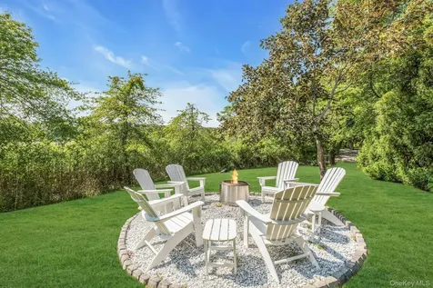 56 S Country Road Westhampton NY 11977