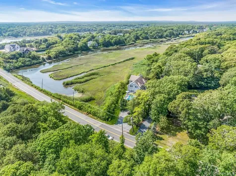 56 S Country Road Westhampton NY 11977