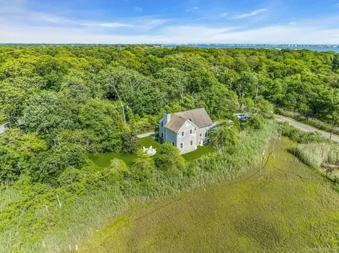 56 S Country Road Westhampton NY 11977