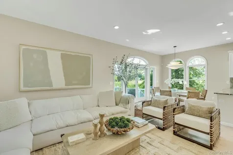 56 S Country Road Westhampton NY 11977