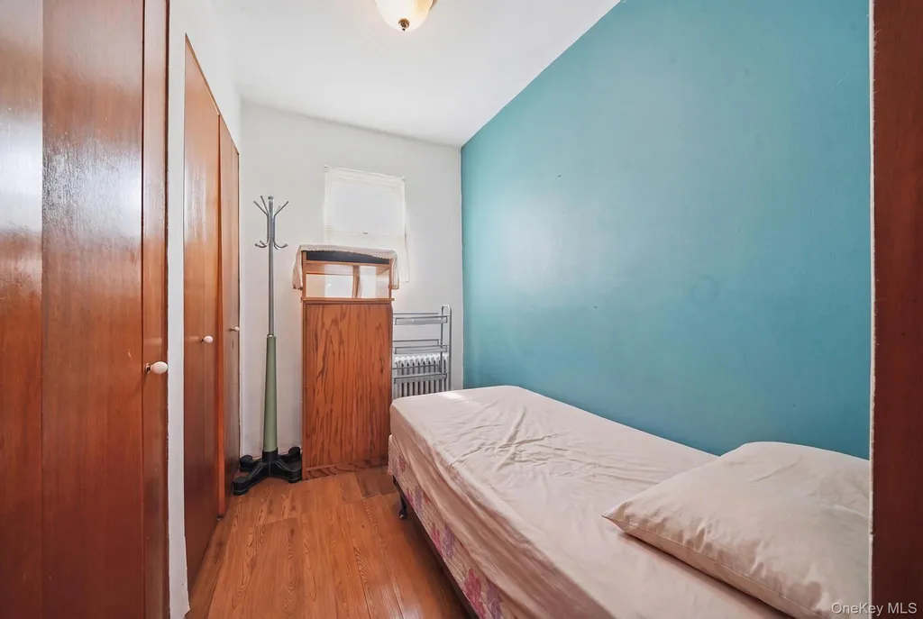 39 W 11th Road Far Rockaway NY 11693