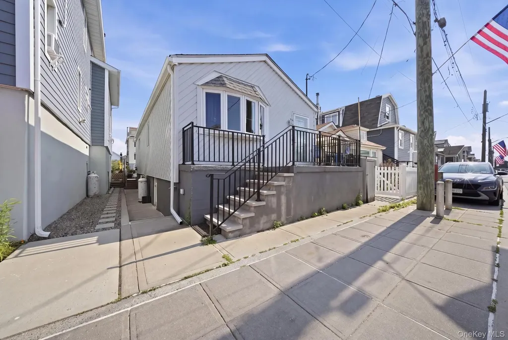 39 W 11th Road Far Rockaway NY 11693