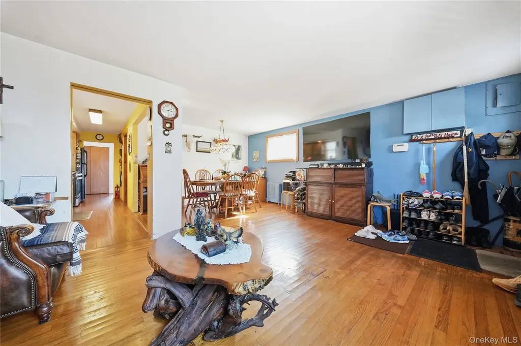 39 W 11th Road Far Rockaway NY 11693