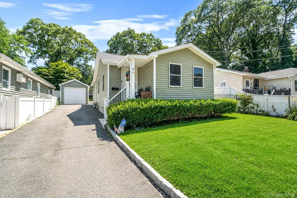 86 Eastview Road Ronkonkoma NY 11779