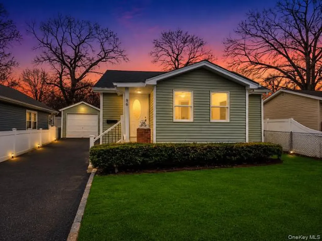 86 Eastview Road Ronkonkoma NY 11779
