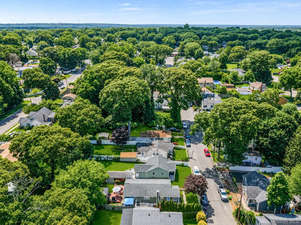 86 Eastview Road Ronkonkoma NY 11779