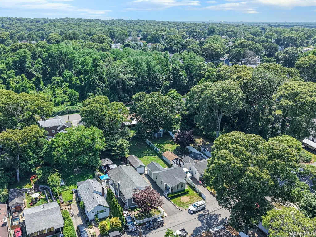 86 Eastview Road Ronkonkoma NY 11779