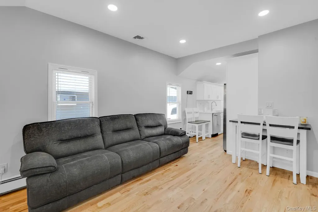86 Eastview Road Ronkonkoma NY 11779