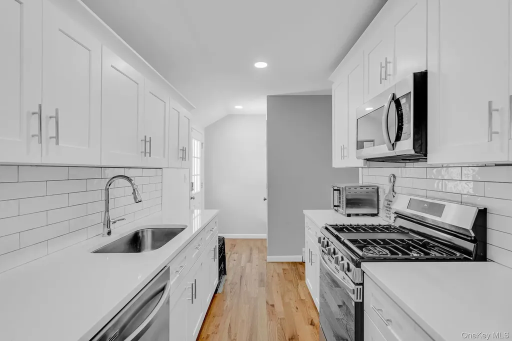 86 Eastview Road Ronkonkoma NY 11779