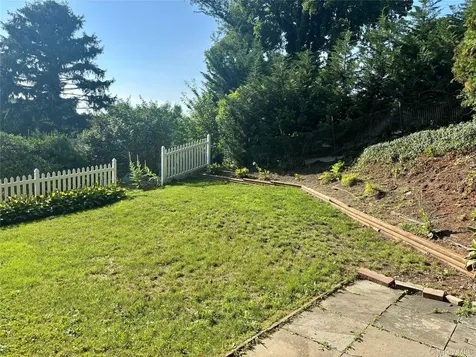 59 Weeks Avenue Oyster Bay NY 11771