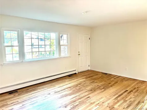 59 Weeks Avenue Oyster Bay NY 11771