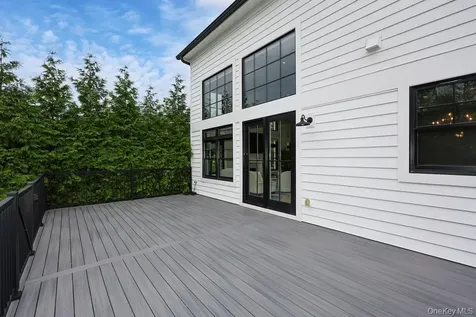 115 Three Ponds Lane E Woodbury NY 11797