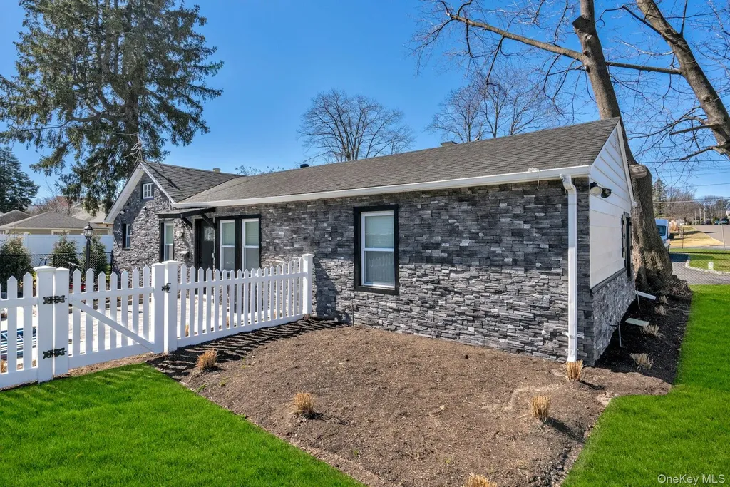 25 Miller Street Glen Cove NY 11542