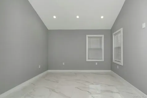 25 Miller Street Glen Cove NY 11542