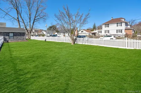 25 Miller Street Glen Cove NY 11542