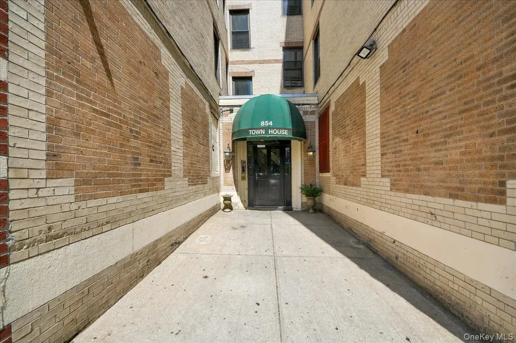 854 Intervale Avenue Bronx NY 10459