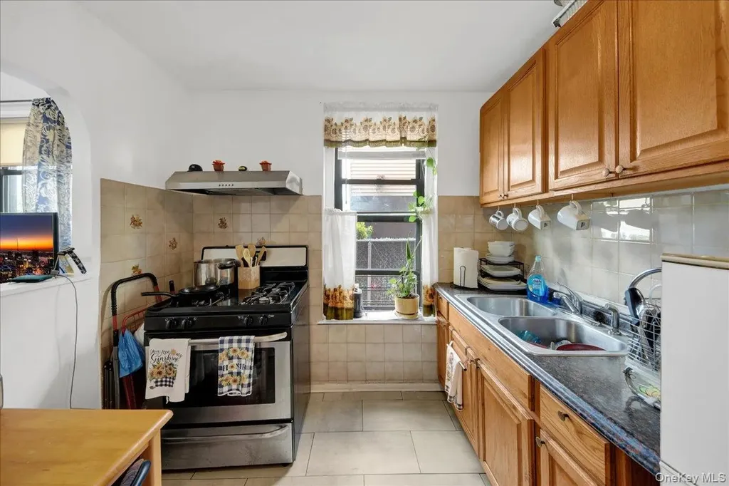 854 Intervale Avenue Bronx NY 10459