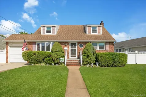 23 Scholl Drive Farmingdale NY 11735