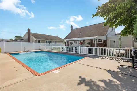 23 Scholl Drive Farmingdale NY 11735