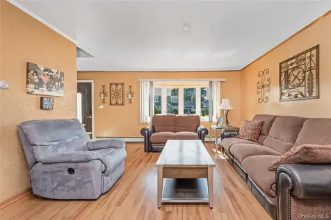 23 Scholl Drive Farmingdale NY 11735