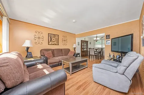 23 Scholl Drive Farmingdale NY 11735