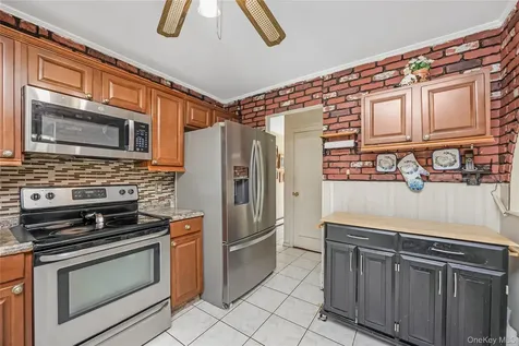 23 Scholl Drive Farmingdale NY 11735