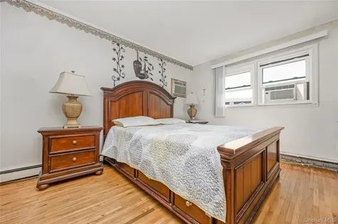 23 Scholl Drive Farmingdale NY 11735