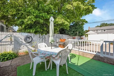 23 Scholl Drive Farmingdale NY 11735