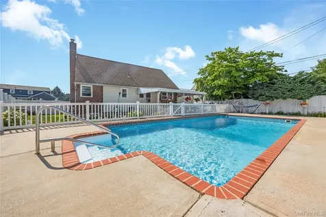 23 Scholl Drive Farmingdale NY 11735