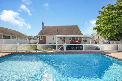 23 Scholl Drive Farmingdale NY 11735