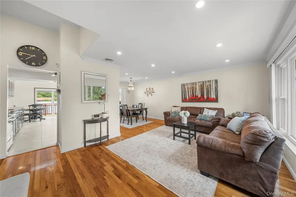 16 Cumberland Road Jericho NY 11753